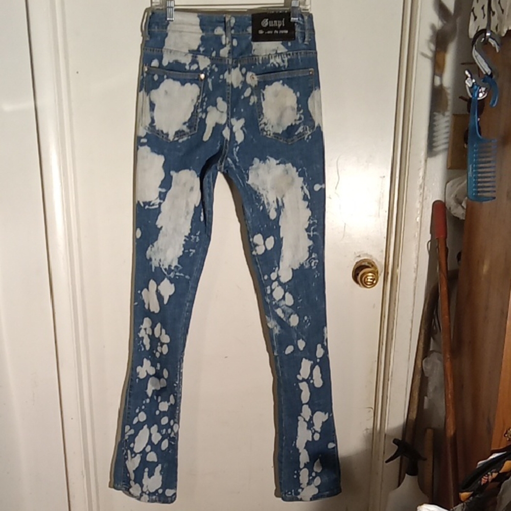 Woman's very distressed and bleach jeans. Very good stretch. Size 30.